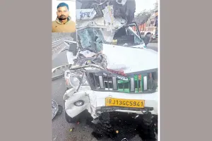 ट्रक और पिकअप की टक्कर में पिकअप ड्राइवर की मौत 
