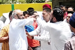 Election: मतदान के दौरान हंगामा, कई वार्डों में झड़पें और तनावपूर्ण माहौल