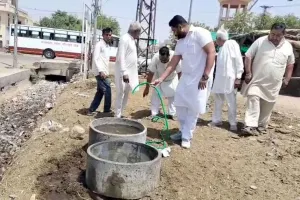 चुंगी नंबर 8 पर रखवाई टंकी व मटके, परिंडे भी लगाए 
