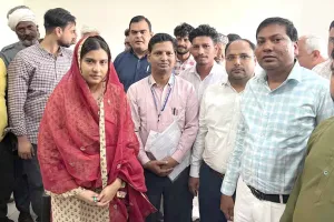 स्व-गणना हेतु सांसद व विधायक के आवास पर पहुंची टीम