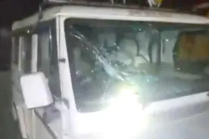बराला में विद्युत विभाग की टीम पर हमला, एसडीओ की गाड़ी के शीशे तोड़े