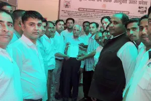 कैराना में वकीलों ने लगाए यूपी पुलिस मुर्दाबाद के नारे, सौंपा ज्ञापन