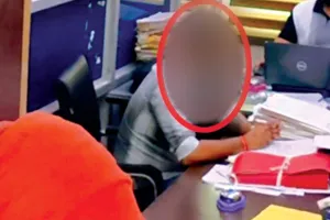Bribe: 50 हजार रिश्वत लेते एचएसवीपी कर्मचारी रंगे हाथ  गिरफ्तार