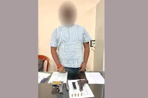 हथियारों के साथ शातिर अपराधी गिरफ्तार, 2 पिस्टल और कारतूस बरामद