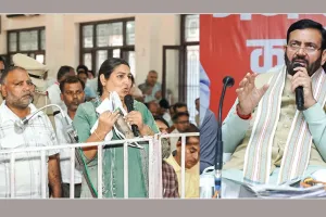 रास्ते पर ट्रांसफार्मर लगाने वाले एसडीओ पर होगी कार्रवाई, सीएम ने दिए आदेश
