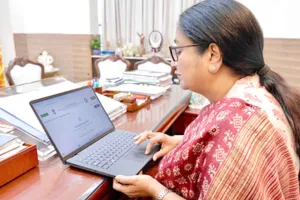 Rekha Gupta: सीएम रेखा गुप्ता ने स्व-गणना कर भरा जनगणना फॉर्म, नागरिकों से भागीदारी की अपील