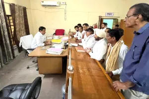 तहसील का सबसे बड़ा अस्पताल बना 'रेफरल सेंटर': टिब्बी में डॉक्टरों के 6 में से 5 पद खाली, नागरिकों ने एसडीएम को सौंपा ज्ञापन