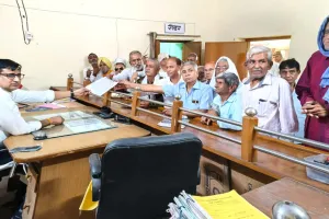 आरजीएचएस व्यवस्था ठप होने से पेंशनरों में भारी आक्रोश, उपखंड अधिकारी को सौंपा ज्ञापन