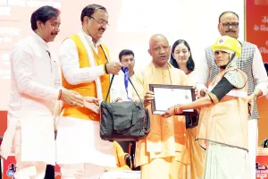 श्रमवीर गौरव समारोह में सीएम योगी हुए सख्त, किसी प्रकार की लापरवाही स्वीकार नहीं की जाएगी!