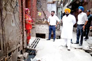 Mission Clean Punjab: अमृतसर दौरे पर मंत्री हरजोत बैंस, लोगों की समस्याएं सुन अधिकारियों को दिए समाधान के निर्देश