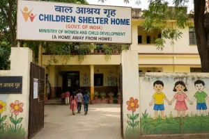 शेल्टर होम में देर से जागने पर नाबालिगों के साथ बर्बरता, केयरटेकर पर मामला दर्ज