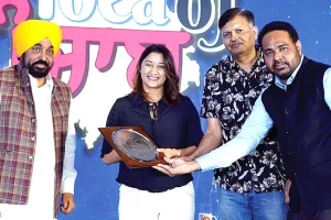 झुग्गी-झोपड़ियों में मेडिकल सेवाएँ देने पर डॉ. शिल्पा गर्ग को मुख्यमंत्री ने किया सम्मानित 
