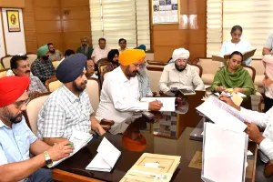 वित्त मंत्री हरपाल सिंह चीमा ने कर्मचारी यूनियनों के साथ उच्च स्तरीय बैठकों की अध्यक्षता की, लंबित मुद्दों के जल्द समाधान के दिए निर्देश