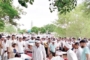 फतेहाबाद में एक साथ दफनाए दादा-दादी व पोते के शव