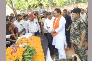 बीएसएफ के जवान को गार्ड ऑफ ऑनर देकर दी गई अंतिम विदाई 