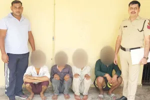 निर्माणाधीन मकान से सरिया चोरी के चार आरोपी गिरफ्तार, कैंटर भी बरामद