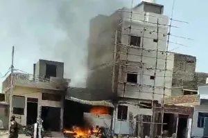 Jaipur Firecracker Factory Fire Case: पटाखा फैक्ट्री अग्निकांड में थाना अधिकारी सहित आठ पुलिसकर्मी सस्पेंड