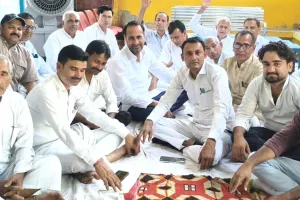 'ई-रजिस्ट्री के विरोध में दूसरे दिन भी जारी रहा धरना-प्रदर्शन'
