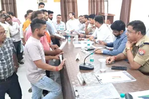 शिकायतों के निस्तारण में अपनाए पारदर्शी व निष्पक्ष दृष्टिकोण: डीएम 