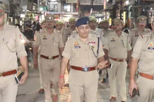 कैराना में एसपी ने पैदल गश्त करके परखी सुरक्षा-व्यवस्था