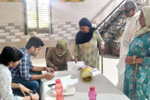 Free Medical Camp: निःशुल्क चिकित्सा शिविर मे 203 मरीजों की जांच 