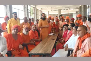 गंगा में घटते जल स्तर और निर्माण कार्यों पर नाराजगी, शुकतीर्थ में ज्ञापन सौंपा