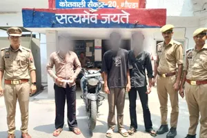 सेक्टर-20 पुलिस ने तीन आरोपियों को दबोचा, चोरी की मोटरसाइकिल बरामद