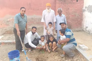 नन्ही गुरलीन के जन्मदिन पर हरियाली का संकल्प, पार्षद दंपति ने किया पौधरोपण