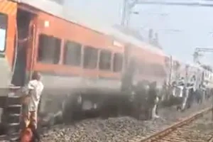 Ranthambore Express Fire: रतलाम में रणथंभौर एक्सप्रेस के कोच से निकला धुआं, यात्रियों में मची अफरा-तफरी, जांच शुरू