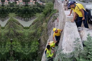 Uttarakhand News: गहरी खाई में गिरा व्यक्ति, एसडीआरएफ ने त्वरित रेस्क्यू ऑपरेशन चलाकर किया रेस्क्यू