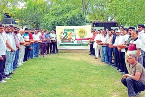 Sach Kahoon 24th Anniversary: पक्षियों के लिए दाना-पानी बाँटकर मनाई सच कहूँ की 24वीं वर्षगांठ