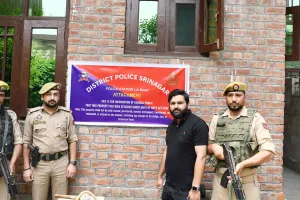 श्रीनगर में 4 करोड़ रुपए से अधिक की संपत्तियां और वाहन जब्त