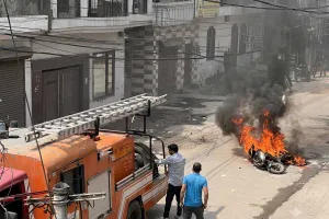 Electric Scooty Fire: चलती ई-स्कूटी में लगी आग, मची अफरा-तफरी, फायर ब्रिगेड ने पाया काबू