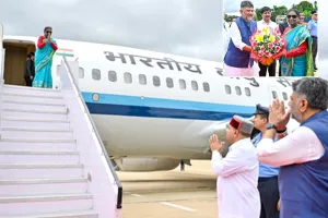 आंध्र प्रदेश दौरा पूरा कर बेंगलुरु से विशेष वायुसेना विमान द्वारा नई दिल्ली रवाना हुईं राष्ट्रपति द्रौपदी मुर्मू