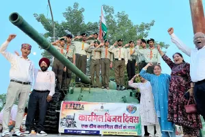 Kargil Vijay Diwas: भारत माता के जयघोषों से गूंजा वातावरण, शहीदों के सम्मान में रखा दो मिनट का मौन