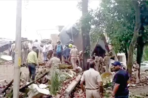 Building Collapse: चंडीगढ़ के इंडस्ट्रियल एरिया में 54 साल पुरानी इमारत गिरी, 2 की मौत, 5 घायल