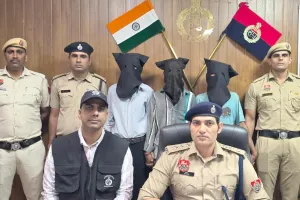 महिला को घायल कर चेन-मोबाइल लूटने वाले तीन युवक व एक नाबालिग गिरफ्तार