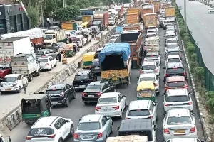 दिल्ली-जयपुर हाइवे पर हाई टेंशन तार टूटी, लगा पांच किमी लंबा जाम