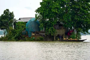Heavy Rain; भारी बारिश के बाद असम में बाढ़ का संकट, कई जिलों में हालात चुनौतीपूर्ण