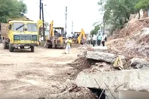 Wall Collapses: ग्वालियर में दीवार गिरने से महिला की मौत, दो घायल
