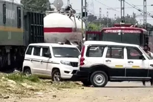 एलपीजी से भरी मालगाड़ी के टैंकर में रिसाव, घनी आबादी क्षेत्र में मचा हड़कंप