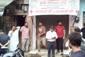 कैराना में मेडिकल स्टोर पर ड्रग इंस्पेक्टर की छापेमारी, हड़कंप
