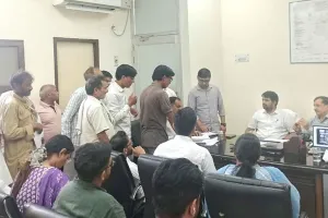 शहर में बार-बार बिजली के वोल्टेज में उतार-चढ़ाव को लेकर विधायक ने दिए संबंधित अधिकारी को जांच के निर्देश