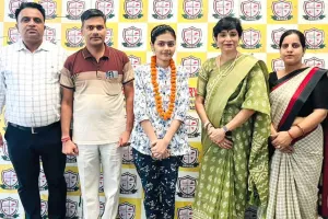 CUET-2026 में 98.7 पर्सेंटाइल हासिल कर मिस्टी ने बढ़ाया शिखर शिक्षा सदन का मान, हंसराज कॉलेज में मिला प्रवेश
