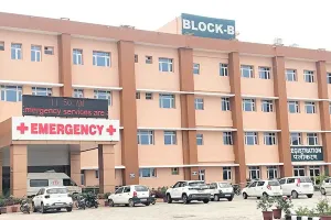 100 बेड के अस्पताल में मात्र 15 डॉक्टर, सीटी स्कैन का स्थायी डॉक्टर नहीं