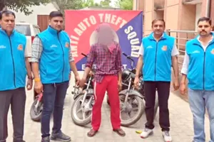 खिचड़ीपुर से वाहन चोर गिरफ्तार, पूछताछ में चार चोरी की बाइक बरामद
