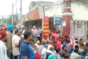 पॉवरकॉम के बाहर आंदोलन तेज, आउटसोर्स कर्मचारियों ने दूसरे गेट का किया घेराव