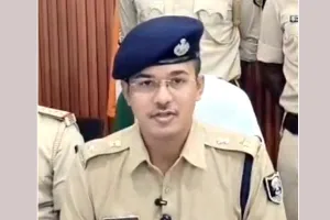 पुलिस की बड़ी कार्रवाई, 1.151 किलो स्मैक के साथ दो महिलाओं समेत तीन गिरफ्तार; ऑटो और नकदी जब्त