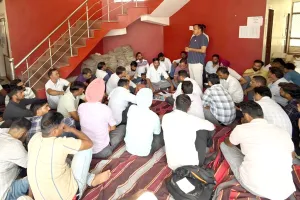 गरजे बिजली कर्मचारी, 2 घंटे तक किया रोष प्रदर्शन 