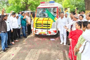 Ambulance: स्वास्थ्य मंत्री आरती सिंह राव ने रेवाड़ी में 30 आधुनिक एंबुलेंसों को दिखाई हरी झंडी
